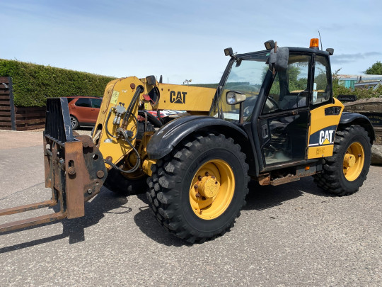 CAT TH330B TELEHANDLER